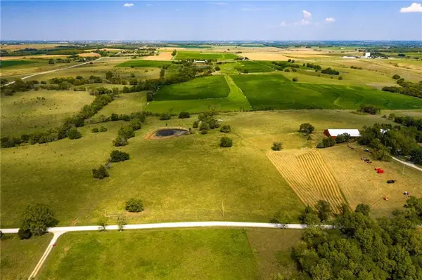 134 N 1150 RD, Berryton, KS 66409