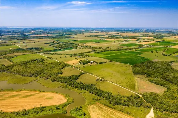 134 N 1150 RD, Berryton, KS 66409