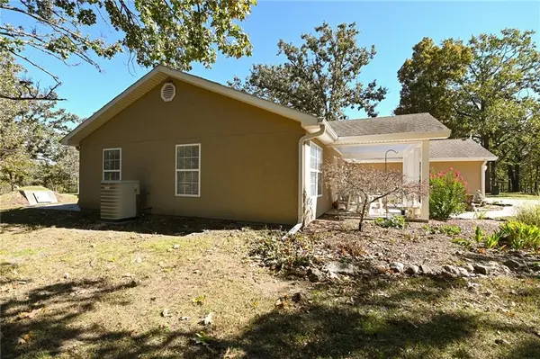 33981 County Road 96 HWY, Cross Timbers, MO 65634
