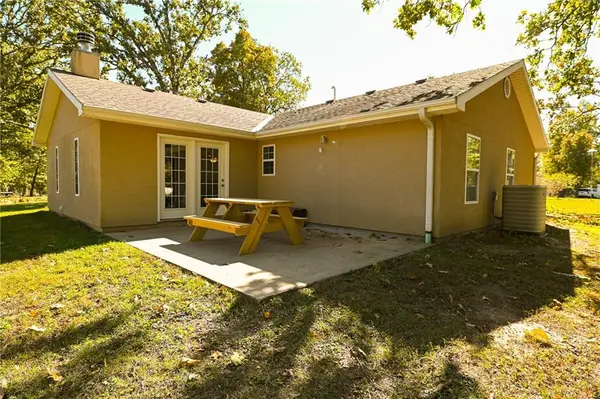 33981 County Road 96 HWY, Cross Timbers, MO 65634