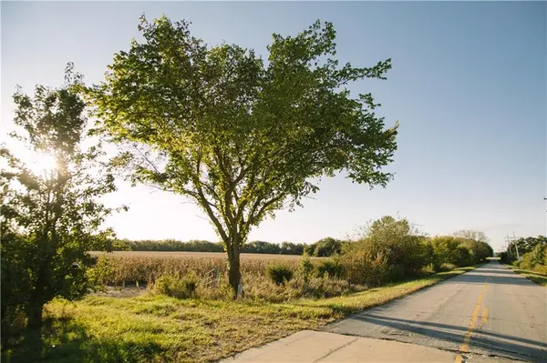 Metcalf RD, Louisburg, KS 66053
