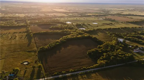 Metcalf RD, Louisburg, KS 66053
