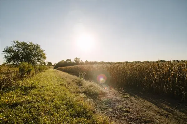 Metcalf RD, Louisburg, KS 66053