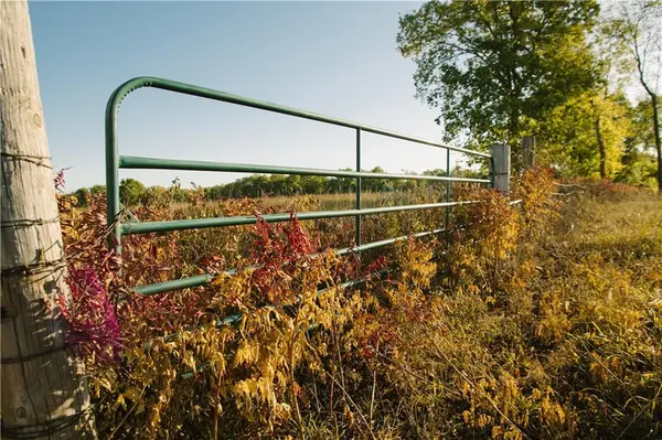 Metcalf RD, Louisburg, KS 66053