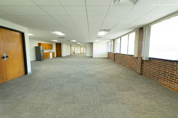 8675 W 96th ST, Overland Park, KS 66212