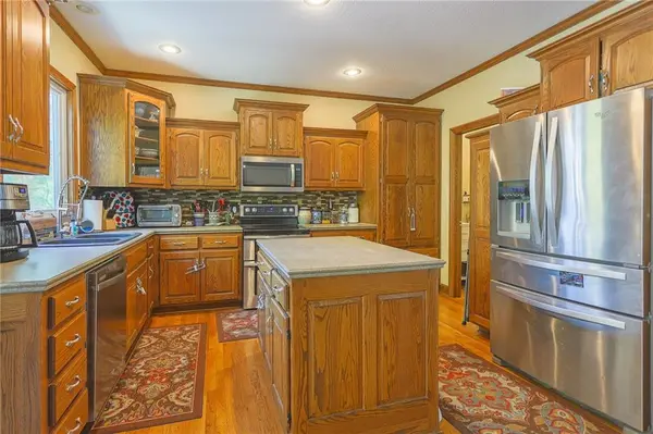 9001 N MANNING AVE, Kansas City, MO 64157