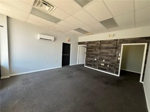 702 S Webster (Inside) ST, Spring Hill, KS 66083