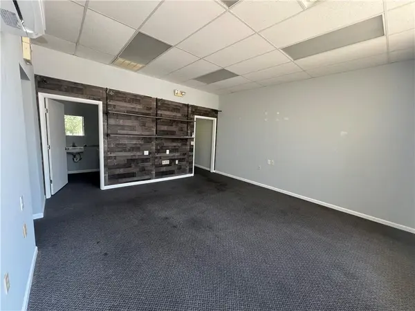 702 S Webster (Inside) ST, Spring Hill, KS 66083