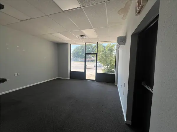 702 S Webster (Inside) ST, Spring Hill, KS 66083