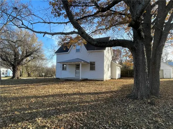 107 E Pleasant ST, Butler, MO 64730