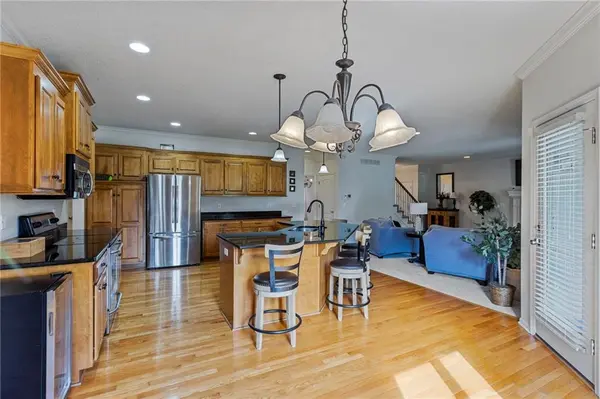 2712 SW Carlton DR, Lee's Summit, MO 64082