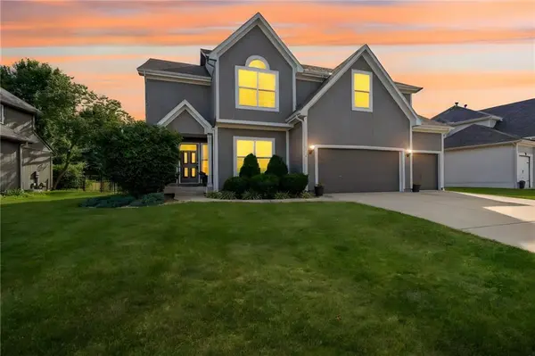 2712 SW Carlton DR, Lee's Summit, MO 64082