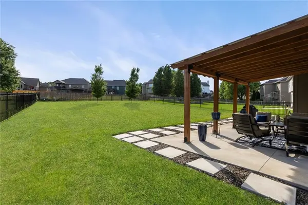 2712 SW Carlton DR, Lee's Summit, MO 64082