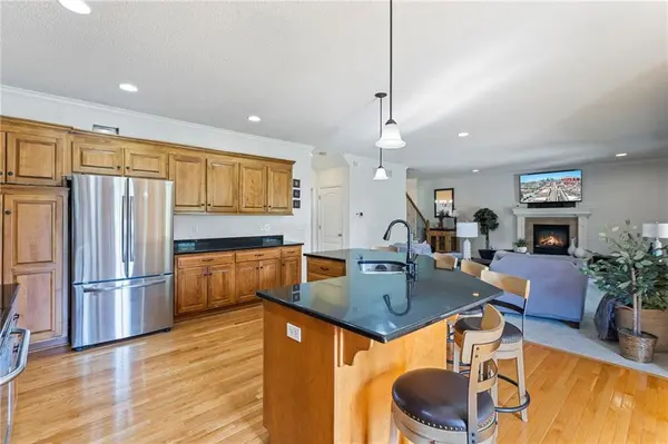 2712 SW Carlton DR, Lee's Summit, MO 64082