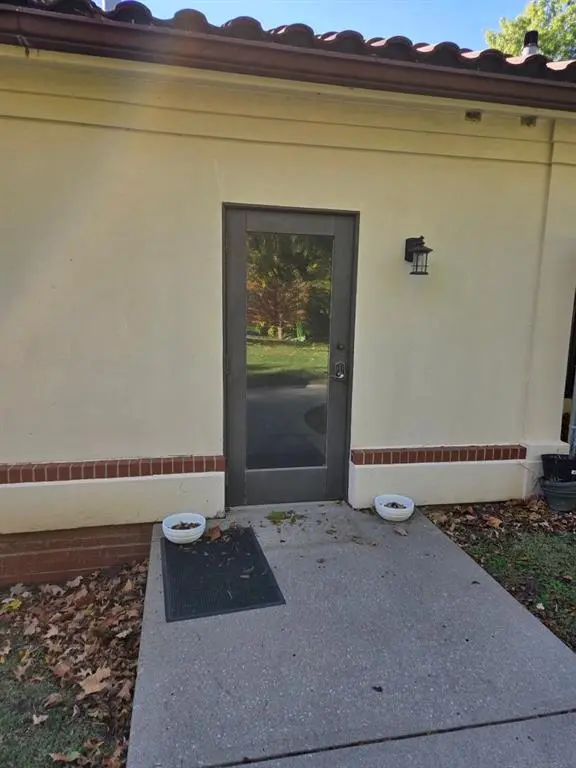 1011 E Saint Maartens DR, St Joseph, MO 64506