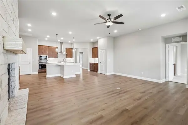 16564 W 166th CT, Olathe, KS 66062