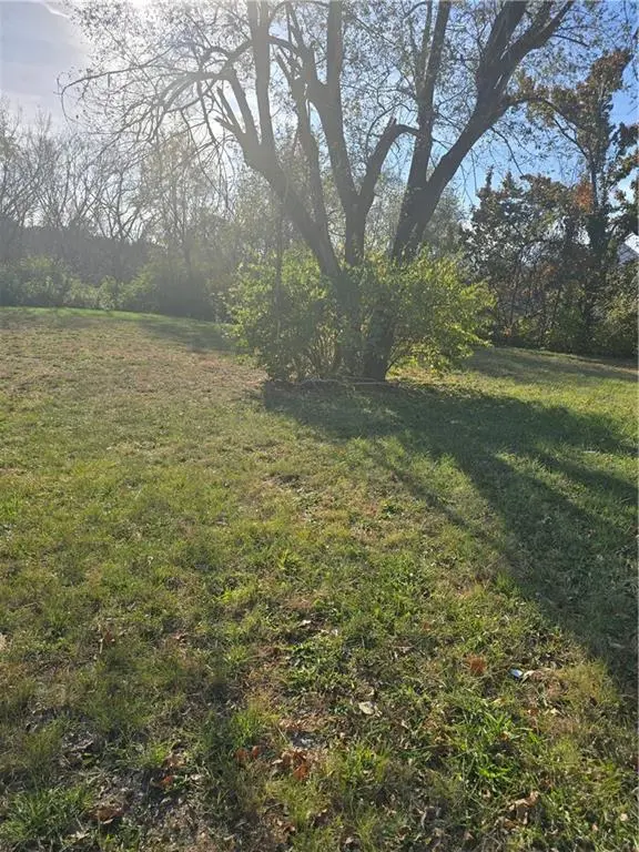409 E 85TH ST, Kansas City, MO 64131