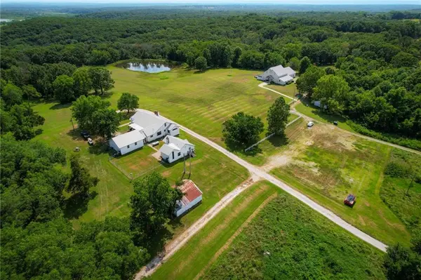 2105 NE 315 Pvt RD, Osceola, MO 64776