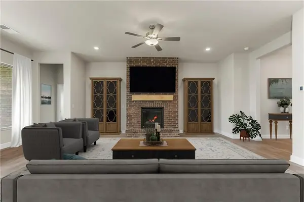 16500 W 166th CT, Olathe, KS 66062