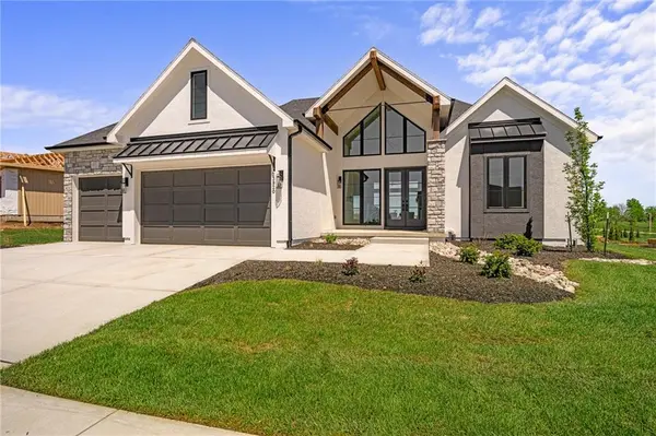 23920 W 112th TER, Olathe, KS 66061