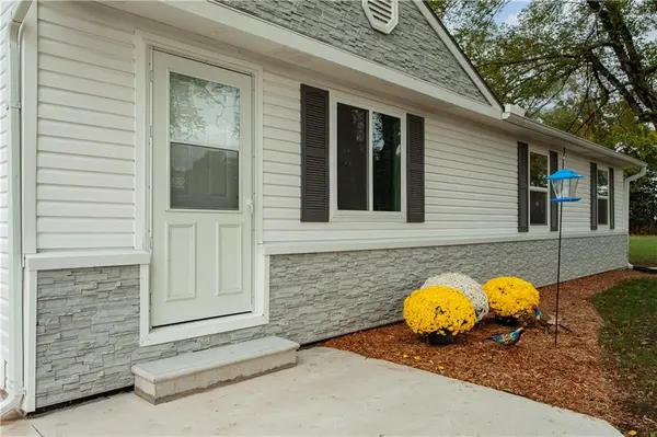 730 E Cambridge RD, Belton, MO 64012