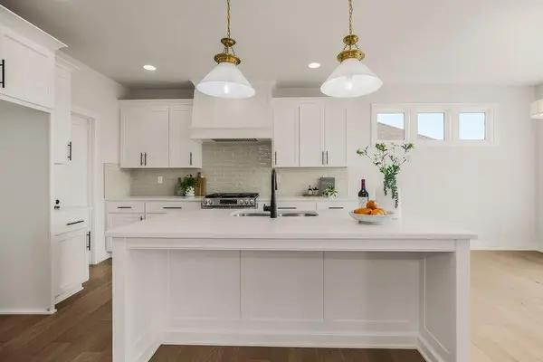 12800 S Foxborough CT, Lee's Summit, MO 64086