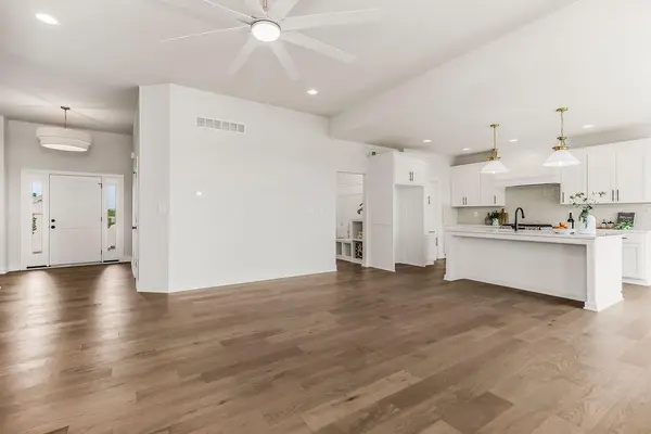 12800 S Foxborough CT, Lee's Summit, MO 64086