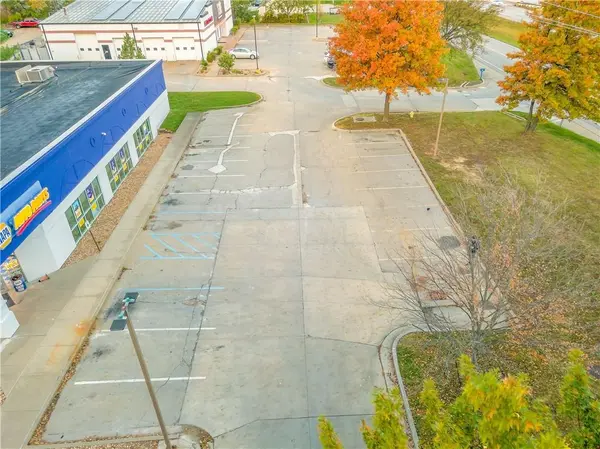 959 SE Oldham Pkwy, Lee's Summit, MO 64081