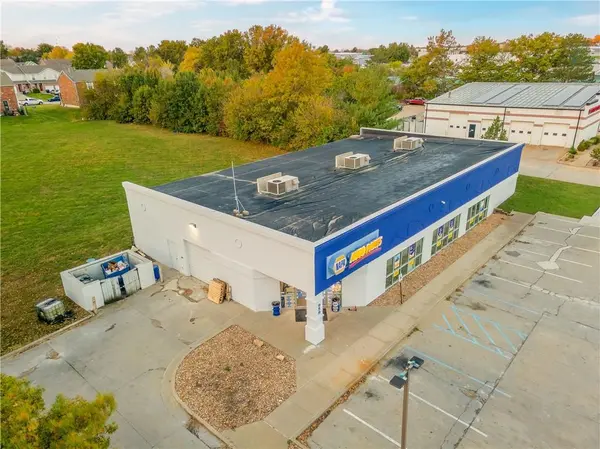 959 SE Oldham Pkwy, Lee's Summit, MO 64081