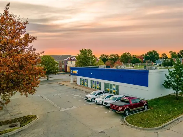 959 SE Oldham Pkwy, Lee's Summit, MO 64081