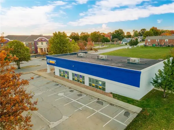 959 SE Oldham Pkwy, Lee's Summit, MO 64081