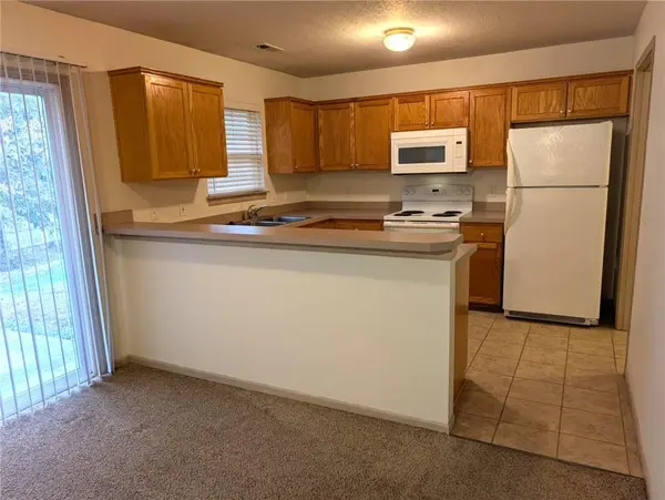 1230 Helen CT, Eudora, KS 66025
