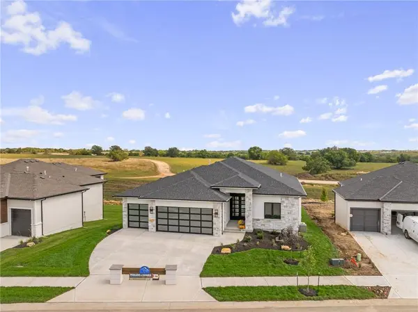 11227 S Sunray DR, Olathe, KS 66061