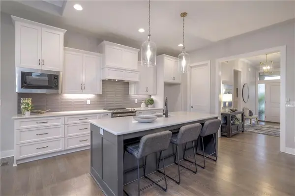 13853 Westgate ST, Overland Park, KS 66221