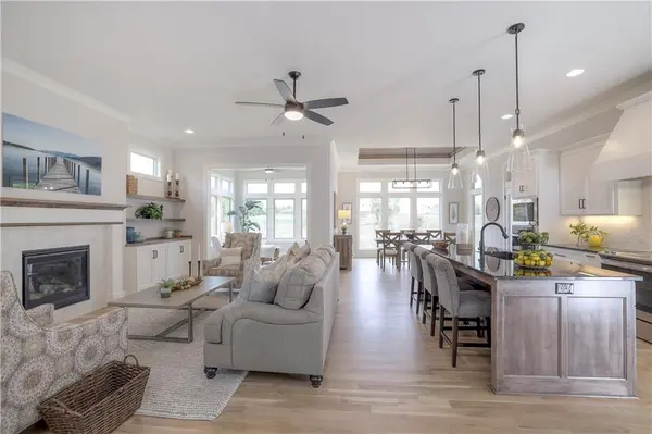 13853 Westgate ST, Overland Park, KS 66221