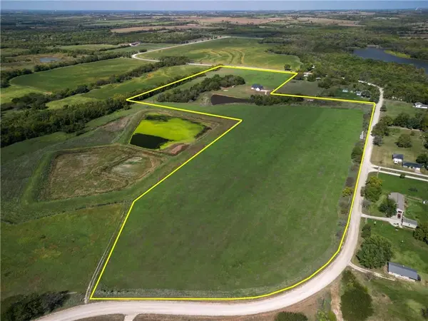 21017 S Ratner RD, Overbrook, KS 66524
