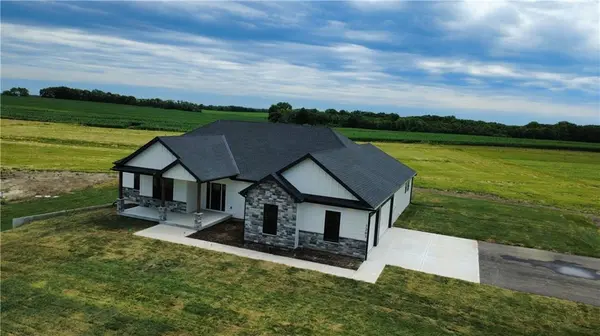7203 92 HWY, Smithville, MO 64089