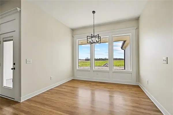 7203 92 HWY, Smithville, MO 64089