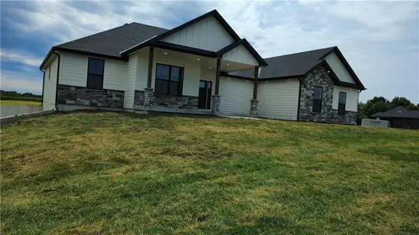 7203 92 HWY, Smithville, MO 64089
