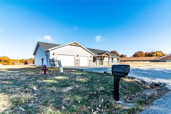 106 W Lake Shore DR, Windsor, MO 65360