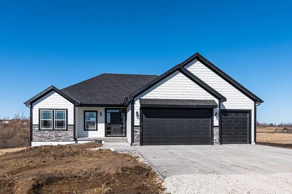 939 168th CT, Basehor, KS 66007