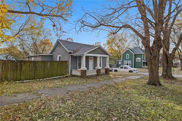 201 E Miami ST, Paola, KS 66071