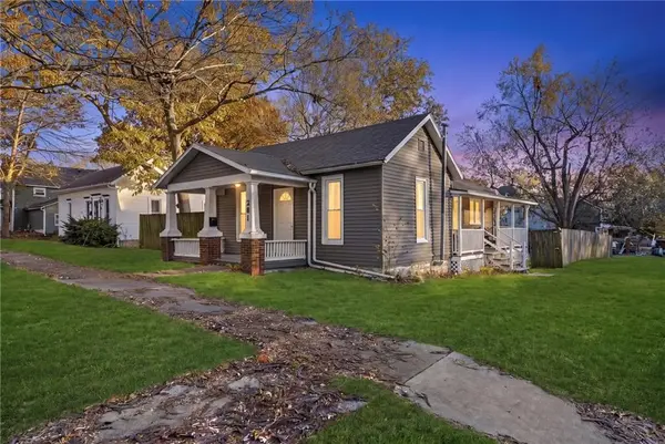 201 E Miami ST, Paola, KS 66071
