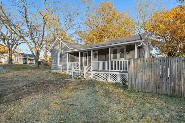 201 E Miami ST, Paola, KS 66071