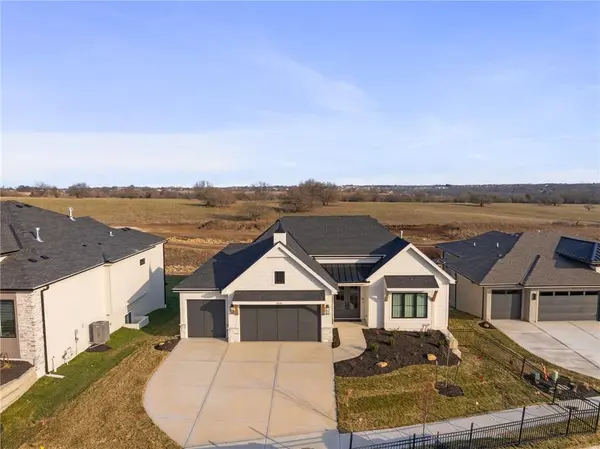 11239 S Sunray DR, Olathe, KS 66061