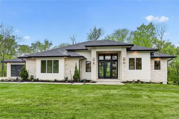 7260 NW Pampas LN, Parkville, MO 64152
