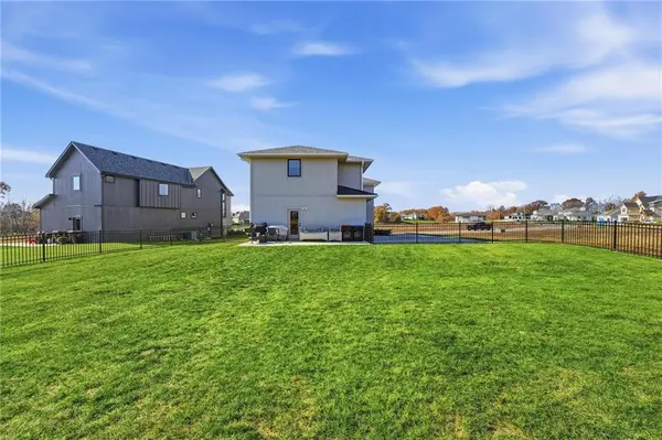 1303 Larson AVE, Warrensburg, MO 64093