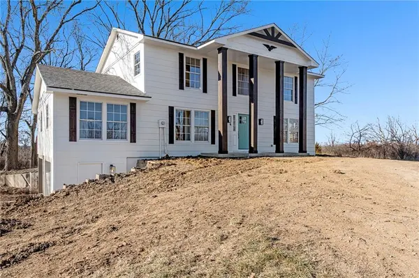26 SW 365th RD, Warrensburg, MO 64093