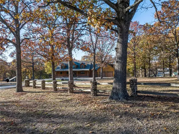 30611 Stonehaven DR, Warsaw, MO 65355