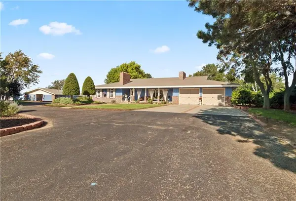 2950 W Eagle VW, Garden City, KS 67846